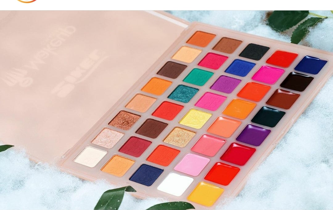 Lip and eyeshadow pallet
